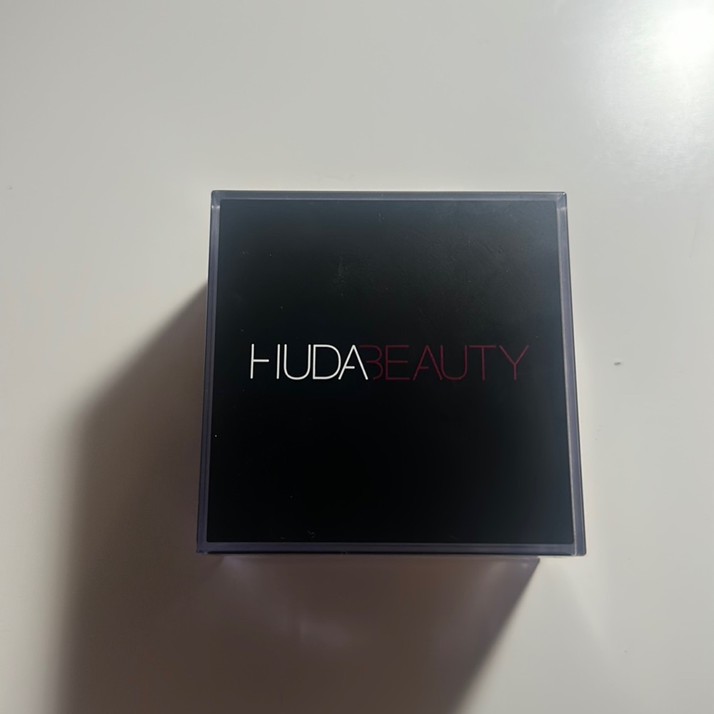 Huda Easy Bake Loose Setting powder Cherry Blossom Cake - Full size